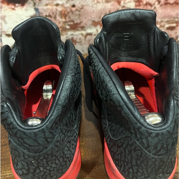 PREOWNED NIKE AIR JORDAN 5 RETRO CRACKING ELEPHANT BLACK AND INFRARED RED - Picture 5 of 9